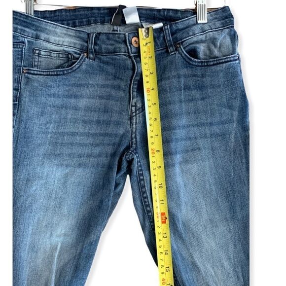 H&M Divided Distressed Jeans - Picture 10 of 10